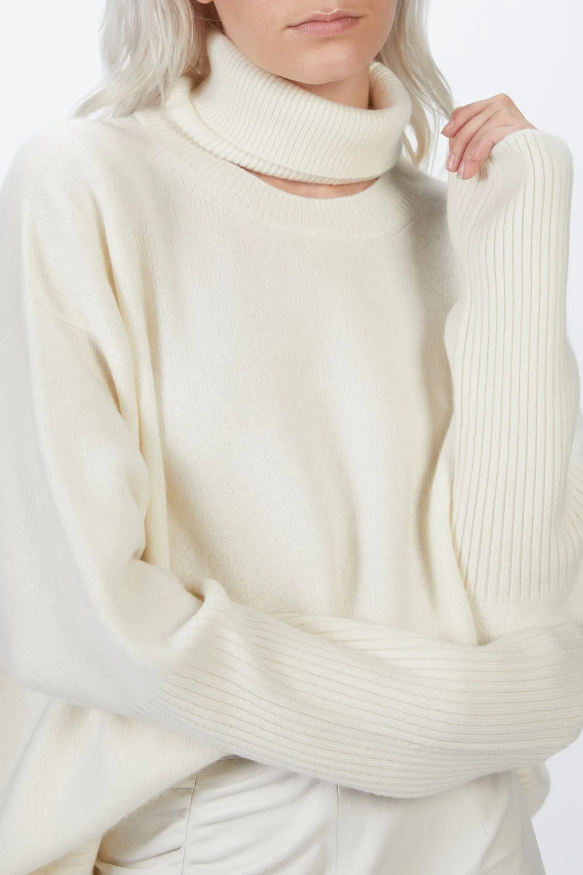 CASHMERE TURTLENECK JUMPER