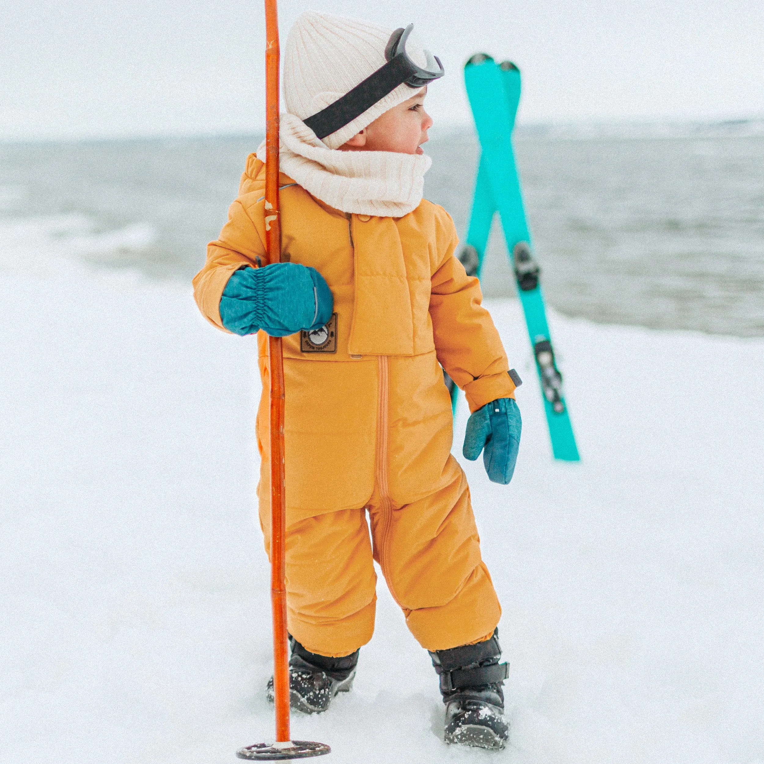 Habit de neige matelassé jaune une-pièce avec capuchon, bébé || One-piece yellow padded snowsuit with hood, baby