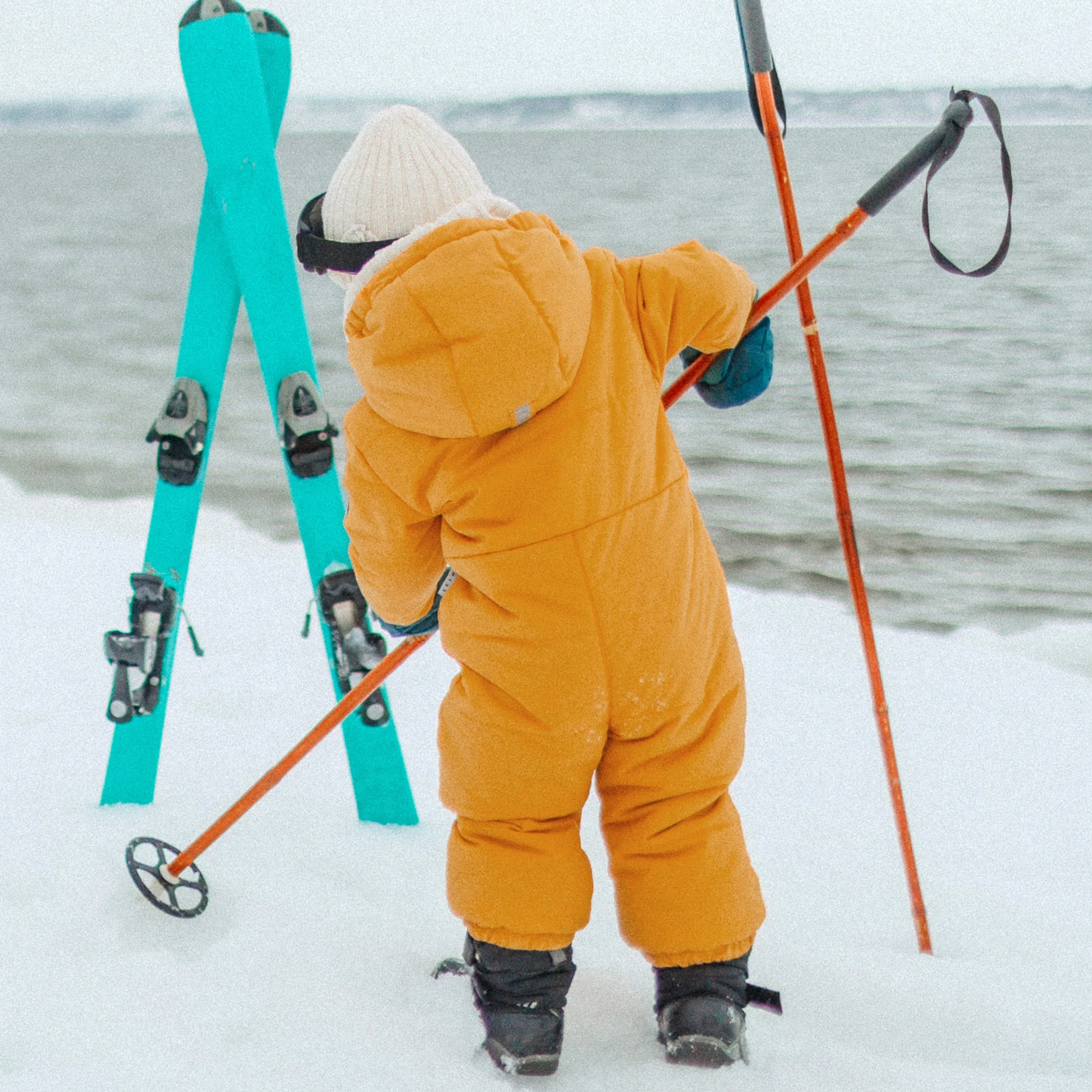 Habit de neige matelassé jaune une-pièce avec capuchon, bébé || One-piece yellow padded snowsuit with hood, baby