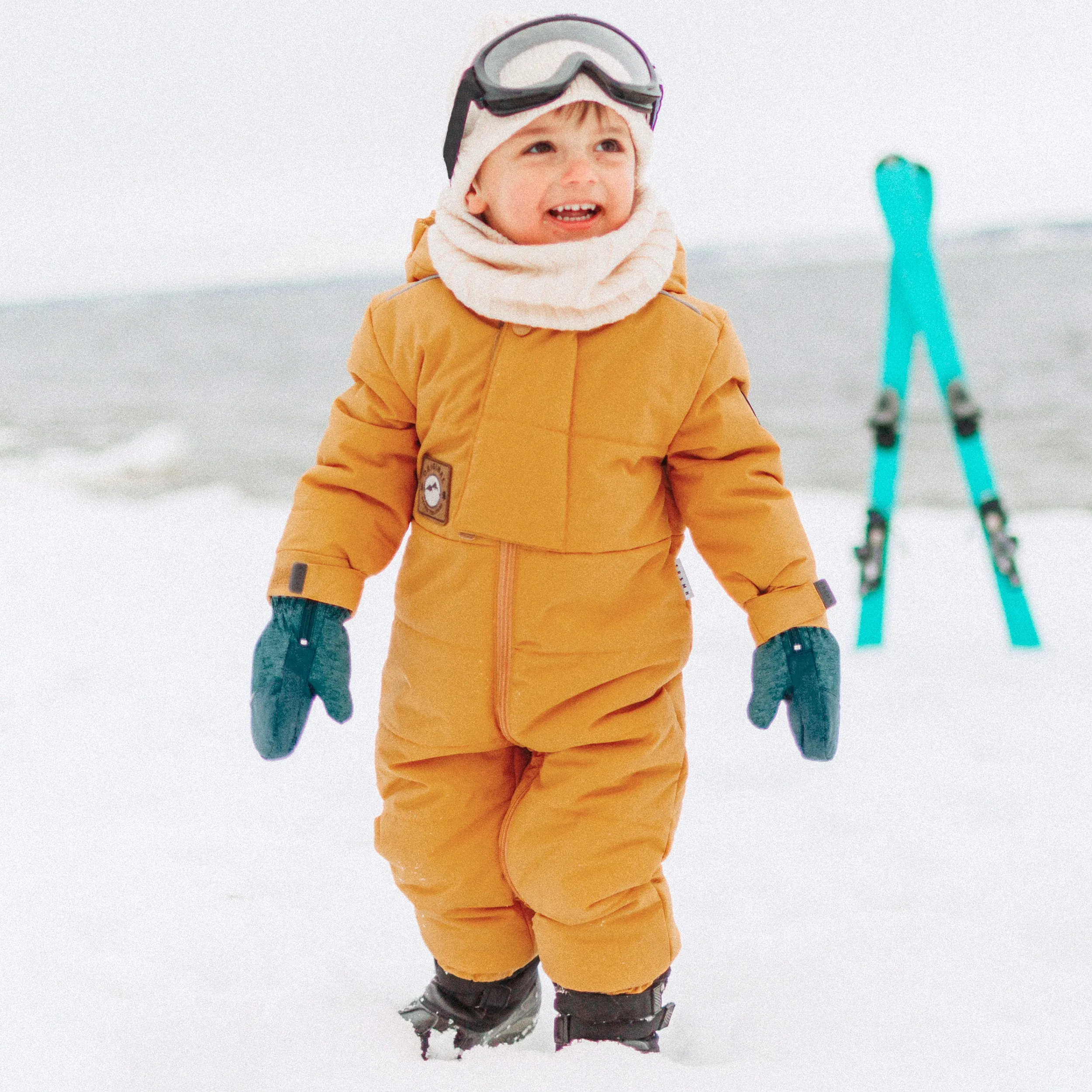 Habit de neige matelassé jaune une-pièce avec capuchon, bébé || One-piece yellow padded snowsuit with hood, baby