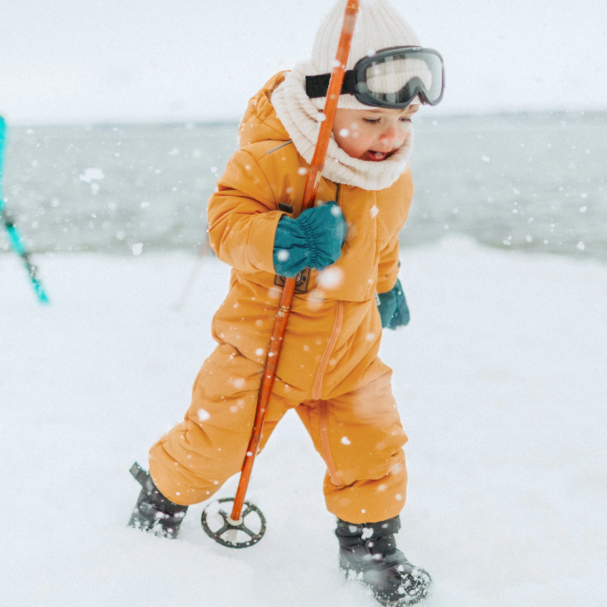 Habit de neige matelassé jaune une-pièce avec capuchon, bébé || One-piece yellow padded snowsuit with hood, baby
