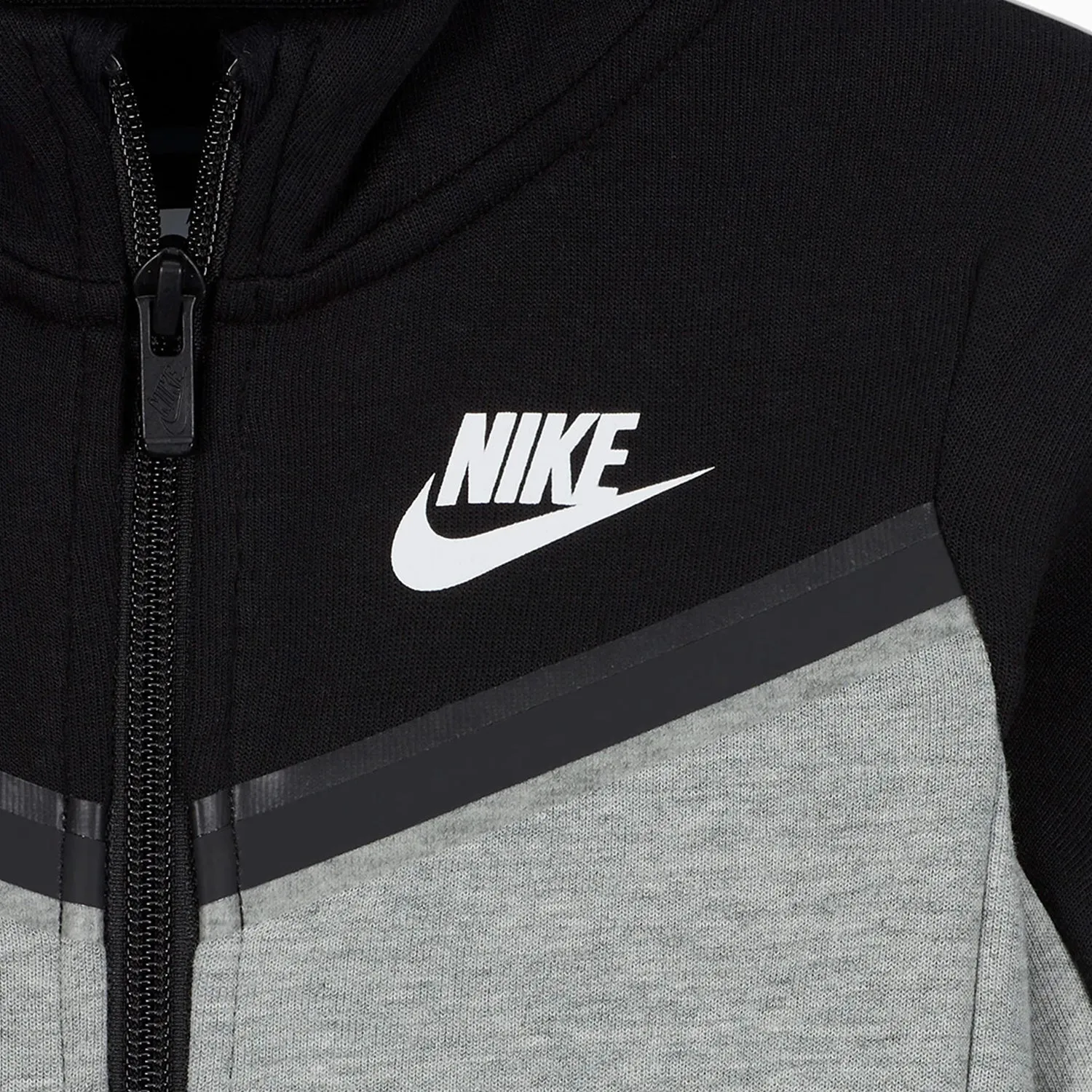 Kid's Sportswear Tech Fleece Outfit