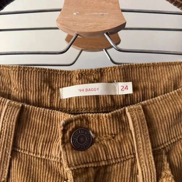 Levi’s corduroy 94 baggy pants size 24