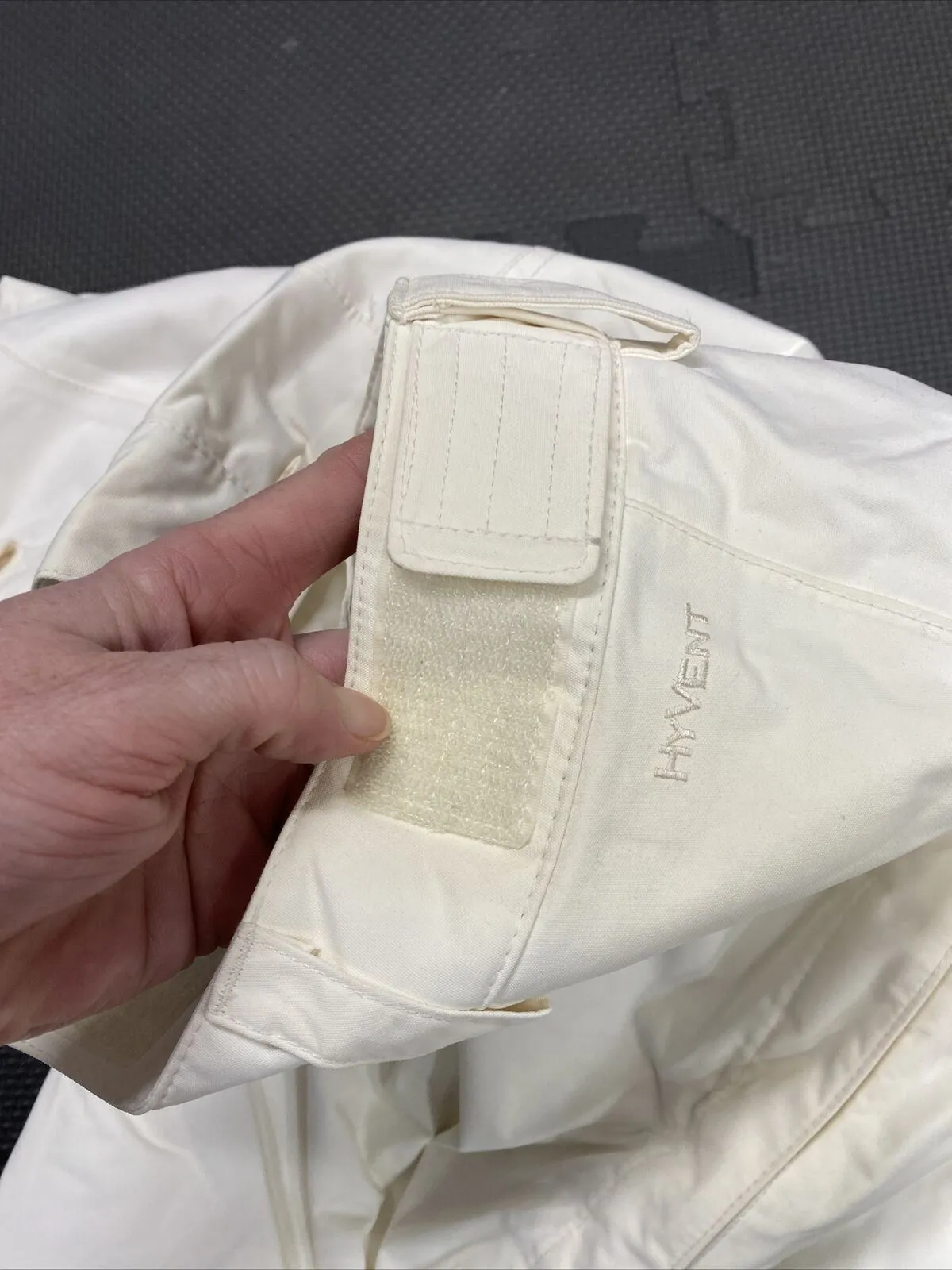 North Face Medium Women’s White Ski Pants Pockets Waterproof Snowboard Hyvent￼