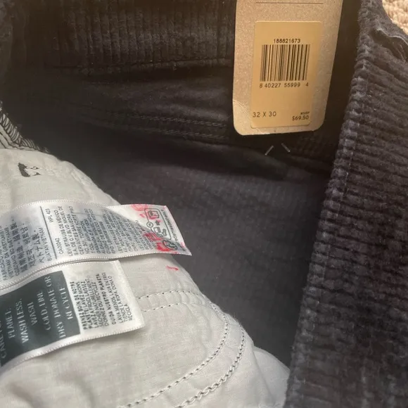 NWT Levi’s Black Corduroy 721 High Rise High Waist Skinny Jeans (size 32 x 30)