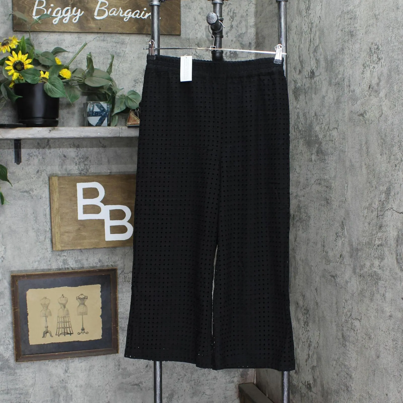 WynneLayers Women's Lined Eyelet Pull On Crop Pants 694646 Black S